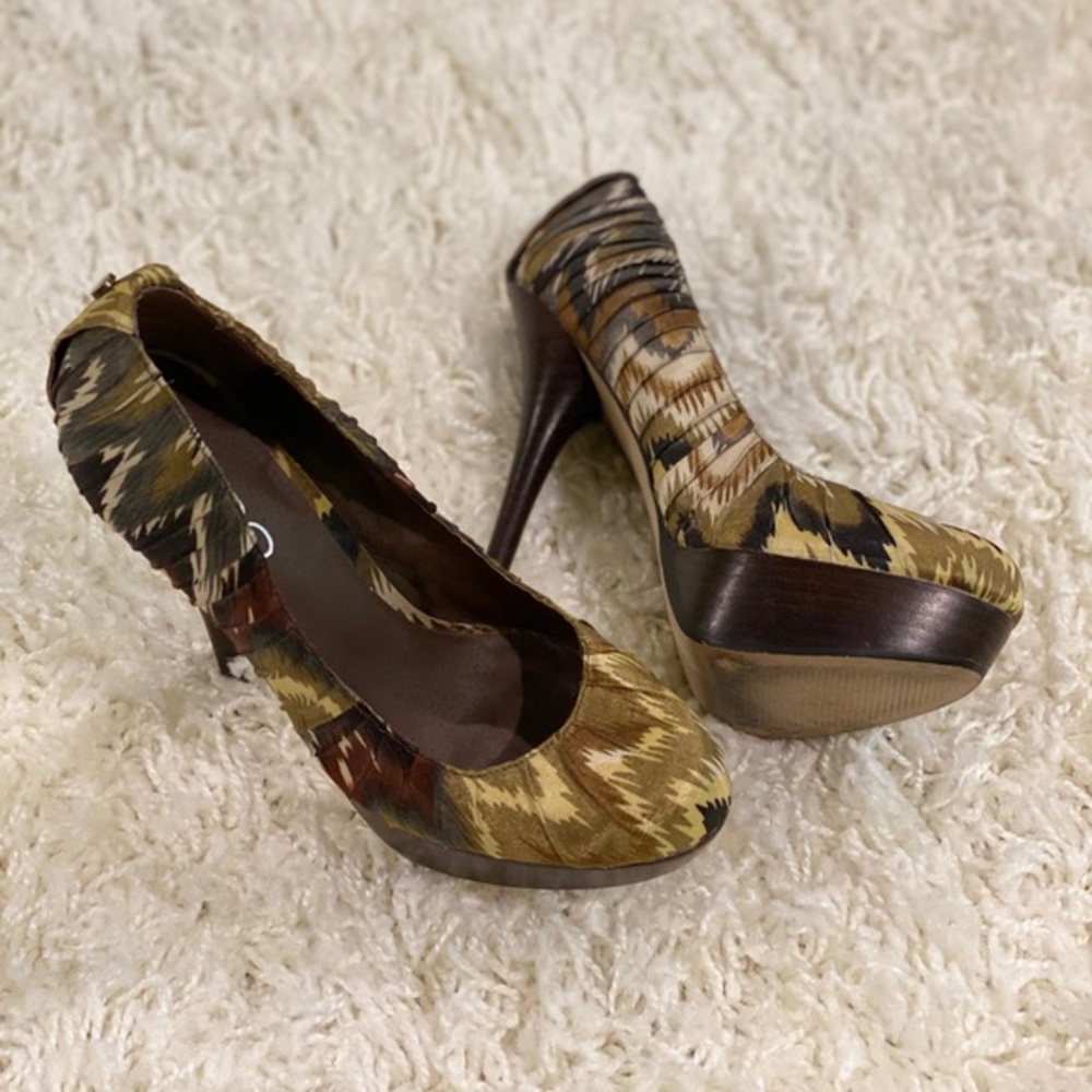 Aldo platform 5" wooden heel round toe pump